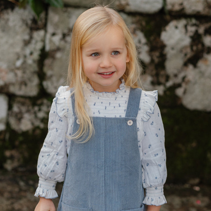 JUMPER PANA AZUL NUBE CON BLUSA FLORES BORDADAS "ENCANTO"