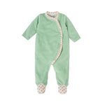 MAMELUCO VELOUR VERDE CON VOLANTES Y ESTAMPADO FLORAL "CAMINO"