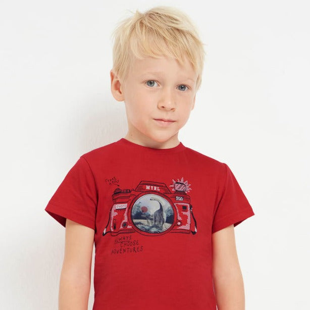 PLAYERA M/C ROJO CON DISEÑO INTERACTIVO NIÑO DE 2-8 AÑOS